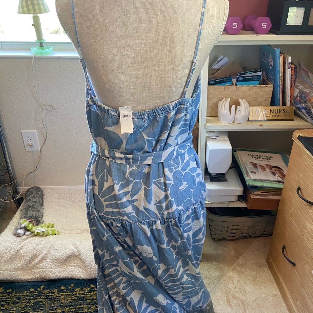 Beautiful size large blue and white floral dress - Picture 3 of 4